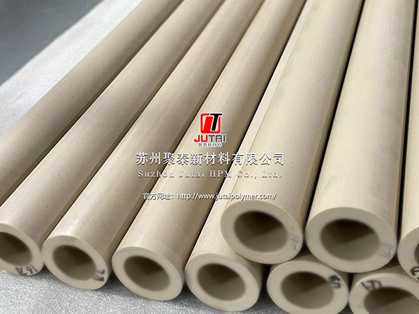 Tubo in polietere etere chetone